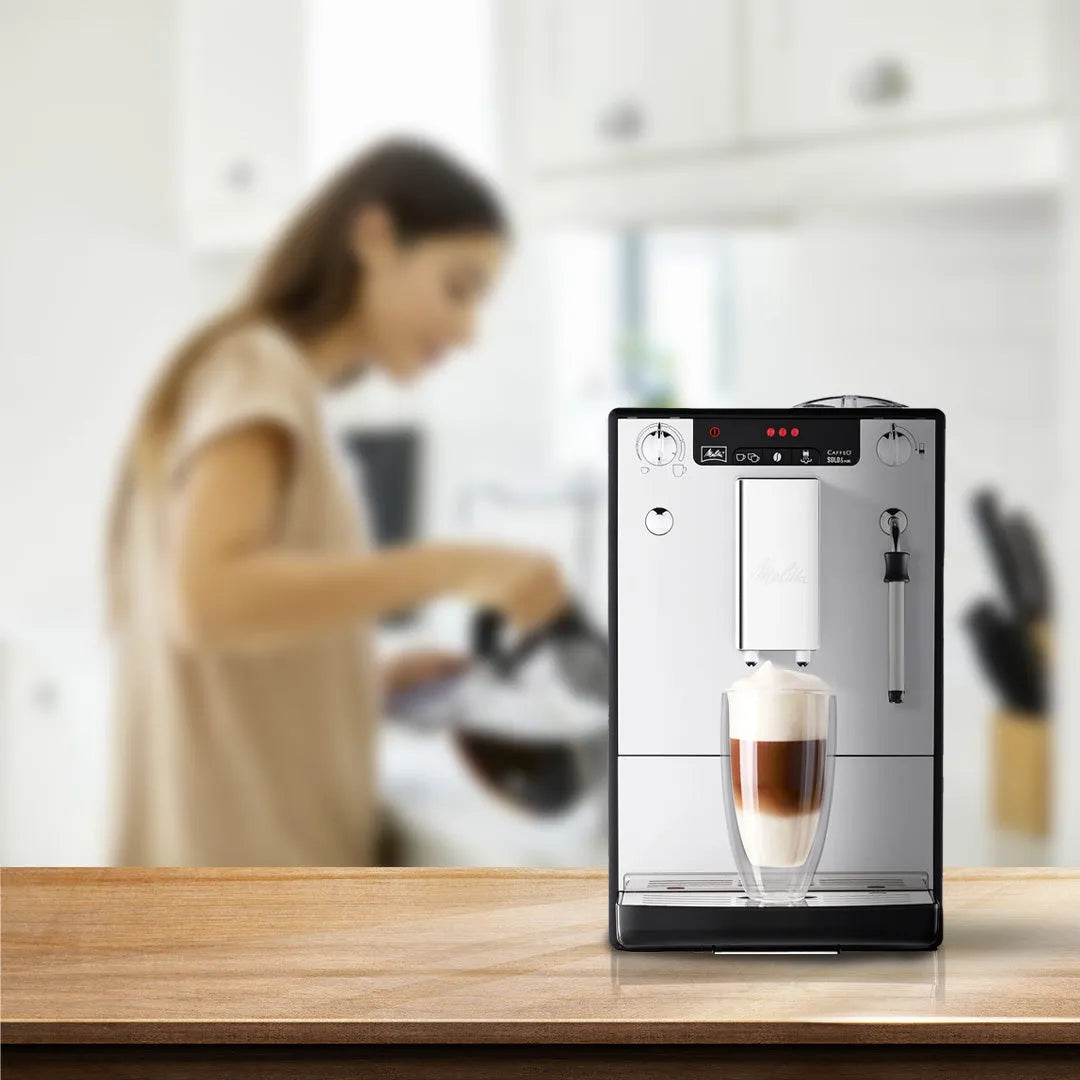 Melitta Solo & Milk Coffee Machine – Automatic Espresso Machine with Milk Frother, Bean to Cup Coffee Maker, Compact Coffee Machine for Home